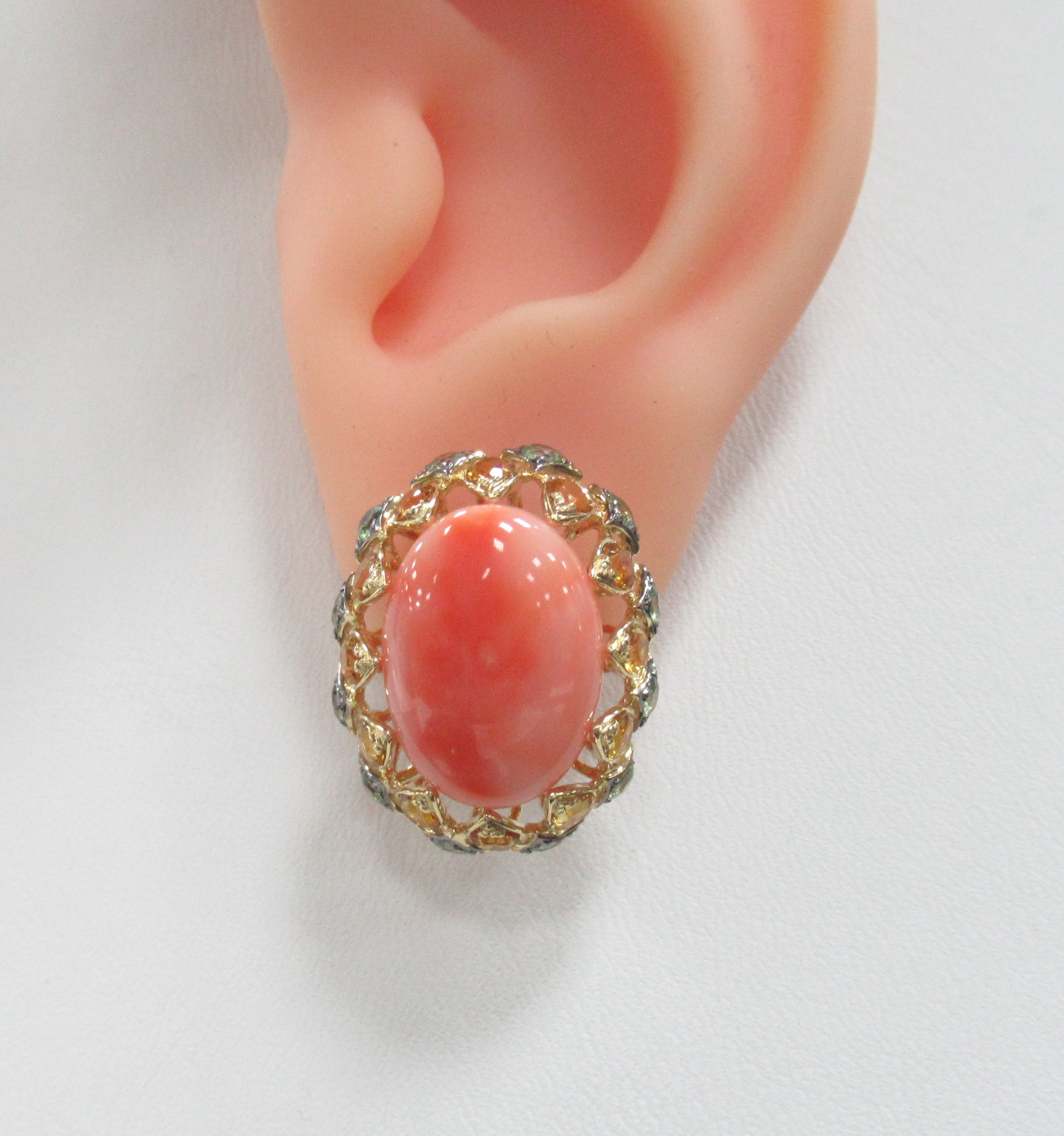 Серьги из желтого золота с кораллами